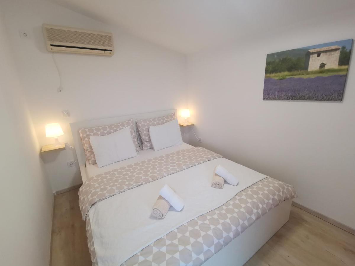 Old Town Paklenica Apartment สตารีกราด-ปาเคลนีซา ภายนอก รูปภาพ