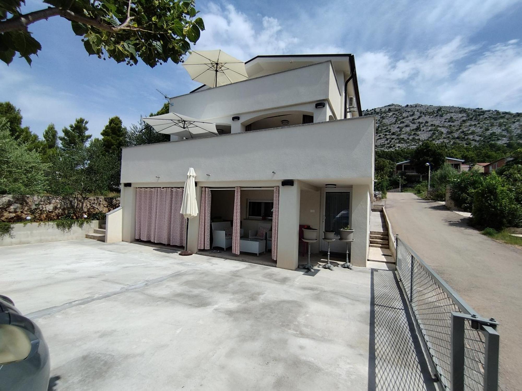 Old Town Paklenica Apartment สตารีกราด-ปาเคลนีซา ภายนอก รูปภาพ