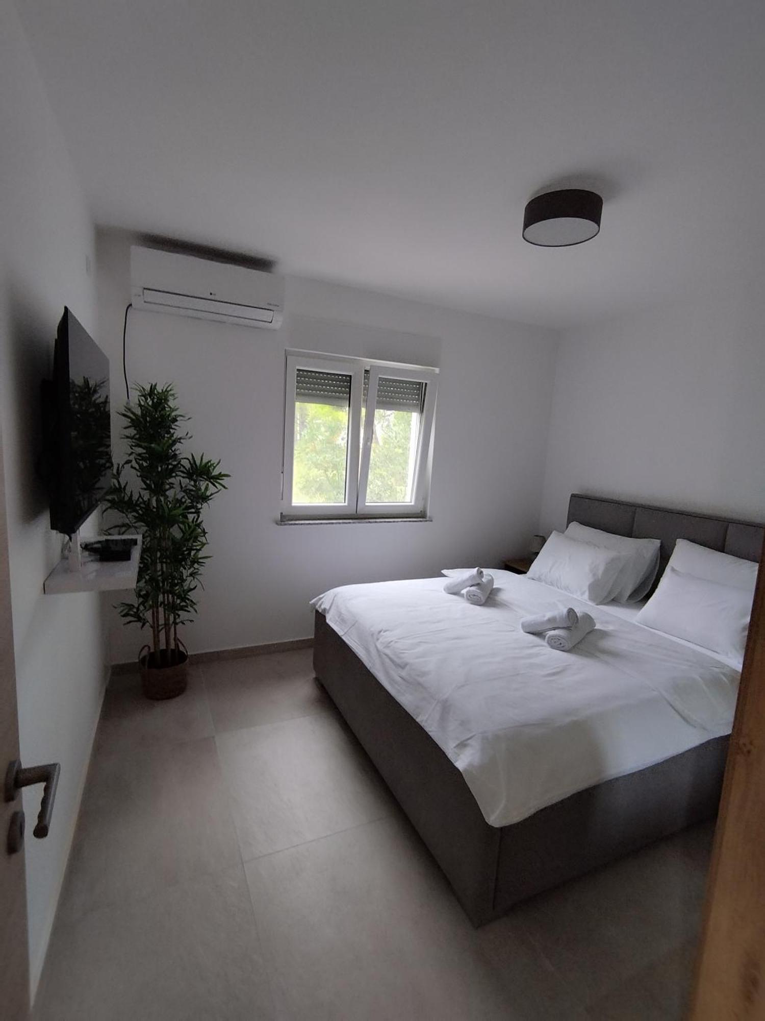 Old Town Paklenica Apartment สตารีกราด-ปาเคลนีซา ภายนอก รูปภาพ